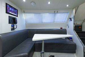 2017 Sunseeker 95 Yacht thumbnail 61