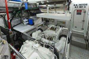 2017 Sunseeker 95 Yacht thumbnail 68
