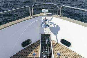 2017 Sunseeker 95 Yacht thumbnail 11