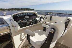 2017 Sunseeker 95 Yacht thumbnail 58