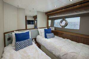 2017 Sunseeker 95 Yacht thumbnail 44