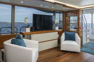 2017 Sunseeker 95 Yacht thumbnail 15