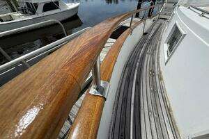 1989 Grand Banks 42 Motor Yacht thumbnail 17
