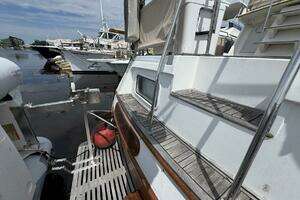1989 Grand Banks 42 Motor Yacht thumbnail 26