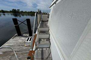 1989 Grand Banks 42 Motor Yacht thumbnail 18