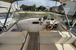 1989 Grand Banks 42 Motor Yacht thumbnail 31
