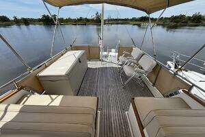1989 Grand Banks 42 Motor Yacht thumbnail 32