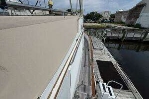 1989 Grand Banks 42 Motor Yacht thumbnail 19