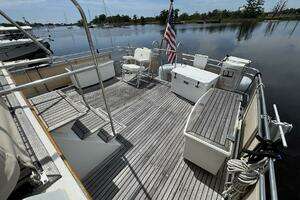 1989 Grand Banks 42 Motor Yacht thumbnail 21
