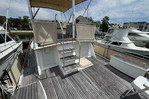 1989 Grand Banks 42 Motor Yacht thumbnail 22