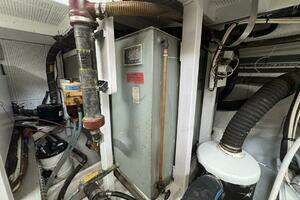 1989 Grand Banks 42 Motor Yacht thumbnail 92