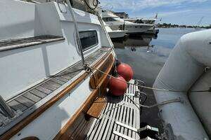 1989 Grand Banks 42 Motor Yacht thumbnail 25