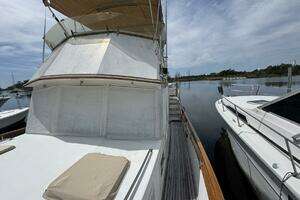 1989 Grand Banks 42 Motor Yacht thumbnail 16
