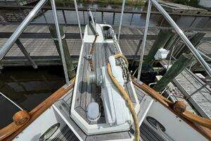 1989 Grand Banks 42 Motor Yacht thumbnail 12