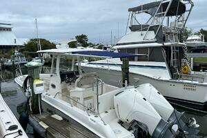 27ft Boston Whaler Yacht For Sale