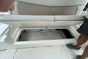 27ft Boston Whaler Yacht For Sale