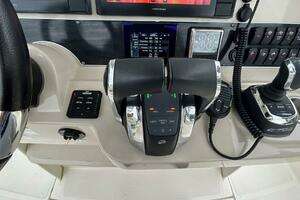 27ft Boston Whaler Yacht For Sale