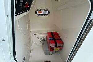 27ft Boston Whaler Yacht For Sale