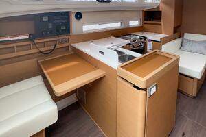 40FT (12.34M) JEANNEAU