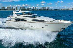2000 Azimut thumbnail 1
