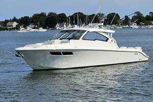  2021 Pursuit 360 DC Yacht For Sale in Mystic CT