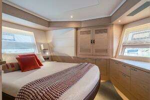 2026 Beneteau Grand Trawler 63 thumbnail 17