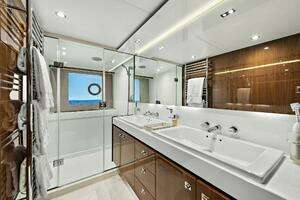 2015 Princess 72 Motoryacht thumbnail 32