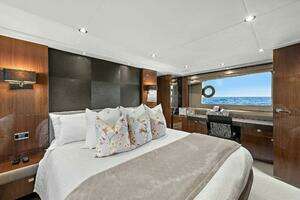 2015 Princess 72 Motoryacht thumbnail 31
