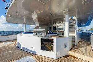 2009 Crystal Yachts Enclosed Pilothouse thumbnail 5