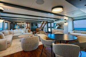 2009 Crystal Yachts Enclosed Pilothouse thumbnail 9