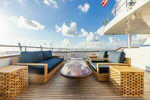 2009 Crystal Yachts Enclosed Pilothouse thumbnail 4