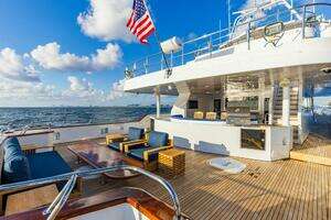2009 Crystal Yachts Enclosed Pilothouse thumbnail 2