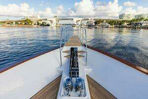 2009 Crystal Yachts Enclosed Pilothouse thumbnail 34