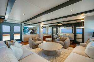 2009 Crystal Yachts Enclosed Pilothouse thumbnail 10