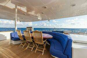 2009 Crystal Yachts Enclosed Pilothouse thumbnail 6