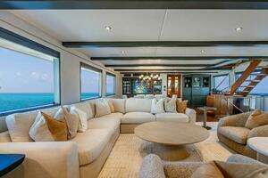 2009 Crystal Yachts Enclosed Pilothouse thumbnail 8