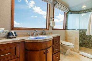 2009 Crystal Yachts Enclosed Pilothouse thumbnail 24