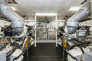 2009 Crystal Yachts Enclosed Pilothouse thumbnail 39