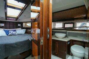 2017 Galeon 43 SKY thumbnail 34