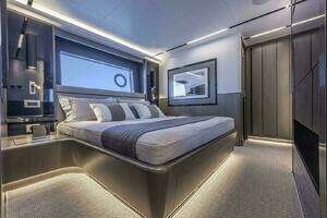 2026 Pearl 82 thumbnail 32