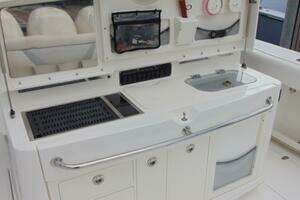 2013 Boston Whaler 370 Outrage thumbnail 15