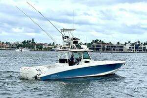 2013 Boston Whaler 370 Outrage thumbnail 3