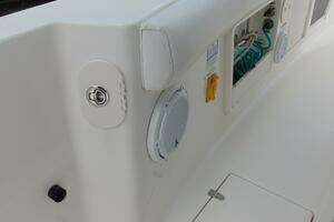 2013 Boston Whaler 370 Outrage thumbnail 16