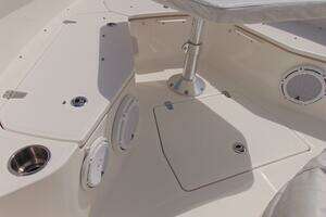 2013 Boston Whaler 370 Outrage thumbnail 10