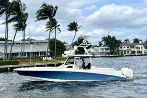 2013 Boston Whaler 370 Outrage thumbnail 4