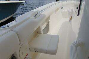 2013 Boston Whaler 370 Outrage thumbnail 20