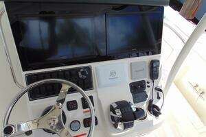 2013 Boston Whaler 370 Outrage thumbnail 19