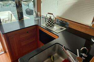 2021 Sabre 58 Salon Express thumbnail 7