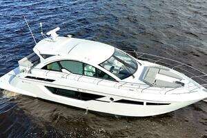 2020 Cruisers Yachts 50 Cantius thumbnail 2