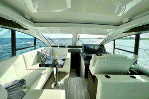 2020 Cruisers Yachts 50 Cantius thumbnail 5